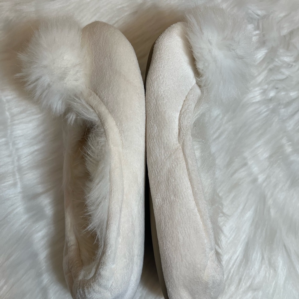 Baby & Child Restoration Hardware Cream Little Kid Pom Pom Slippers - Picture 5 of 9